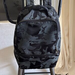 Lululemon City Adventurer Backpack 17L
Jacquard Camo Cotton Obsidian Black